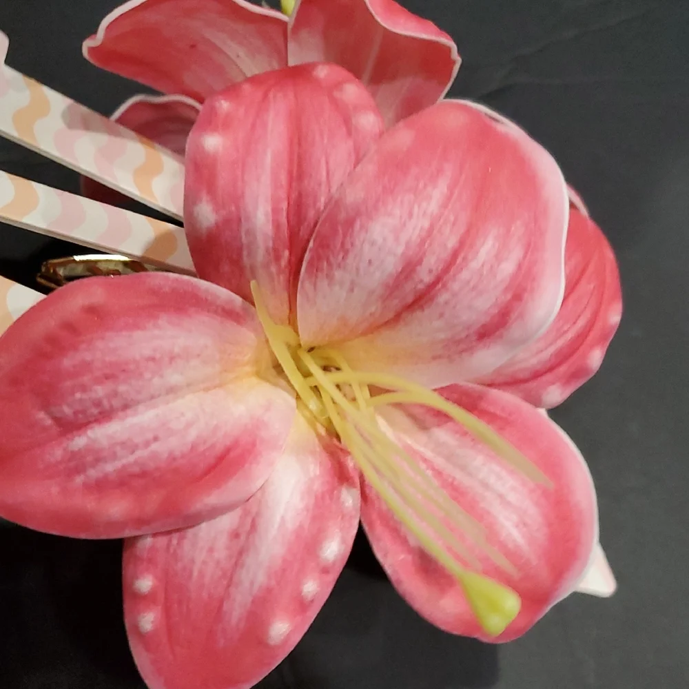 Oversized pink hibiscus flower gold tone hair jaw clip brand‎ new
